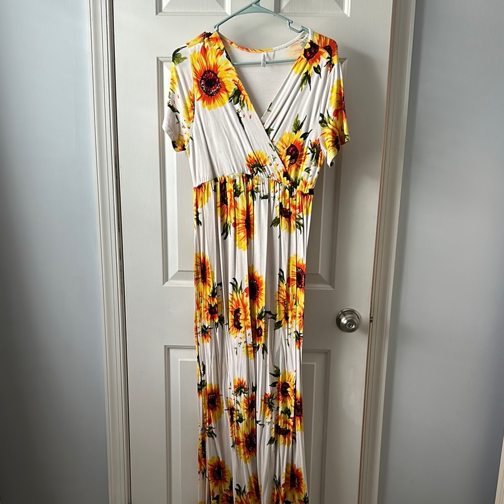 Floral Sunflower Maxi Dress - White and Yellow